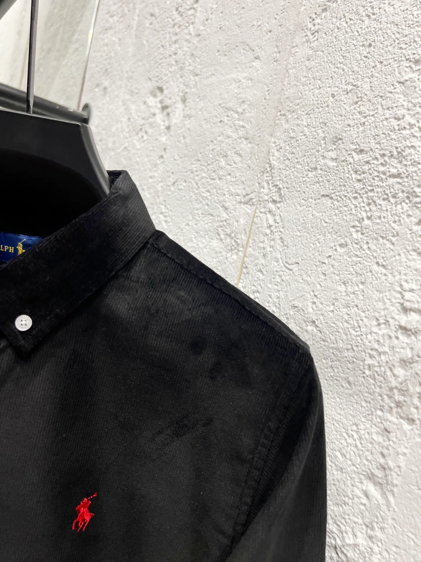 P230 Style number: T58 pure cotton corduroy shirt, black, navy, white, khaki, four colors Size: M (110-125 pounds) L (125-140 pounds) XL (140-155 pounds) 2XL (155-170 pounds) Color: black